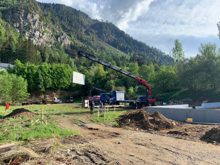 Die Baustelle und die Eröffnungsfeier unserer KFZ-Meisterwerkstatt in Döbriach.