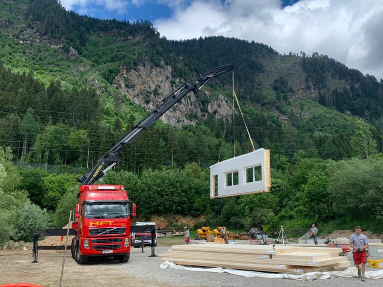 Die Baustelle und die Eröffnungsfeier unserer KFZ-Meisterwerkstatt in Döbriach.