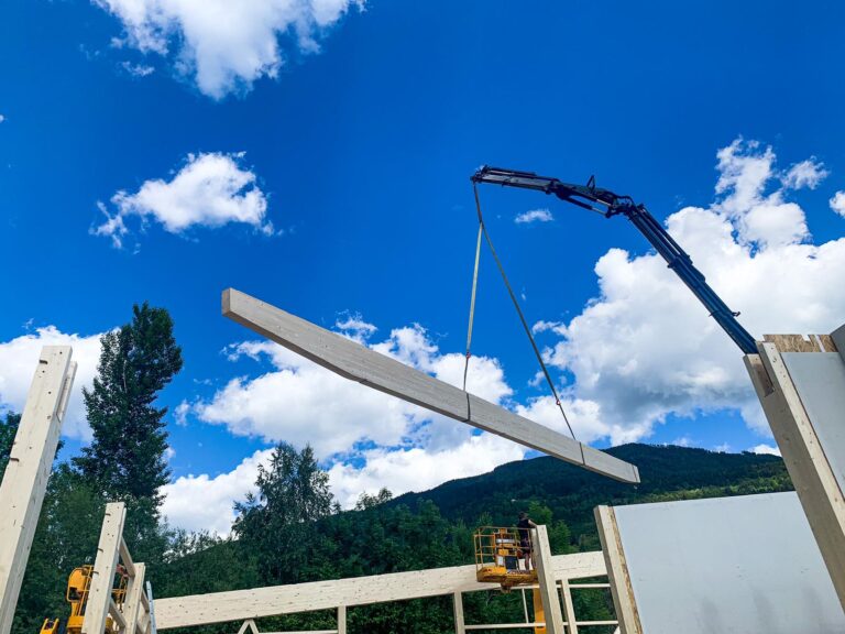 Die Baustelle und die Eröffnungsfeier unserer KFZ-Meisterwerkstatt in Döbriach.