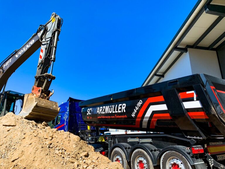 Die Baustelle und die Eröffnungsfeier unserer KFZ-Meisterwerkstatt in Döbriach.