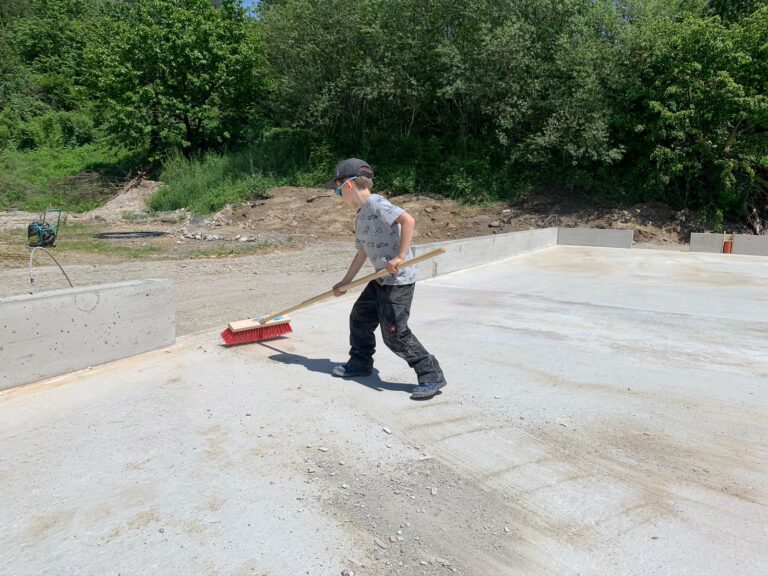 Die Baustelle und die Eröffnungsfeier unserer KFZ-Meisterwerkstatt in Döbriach.