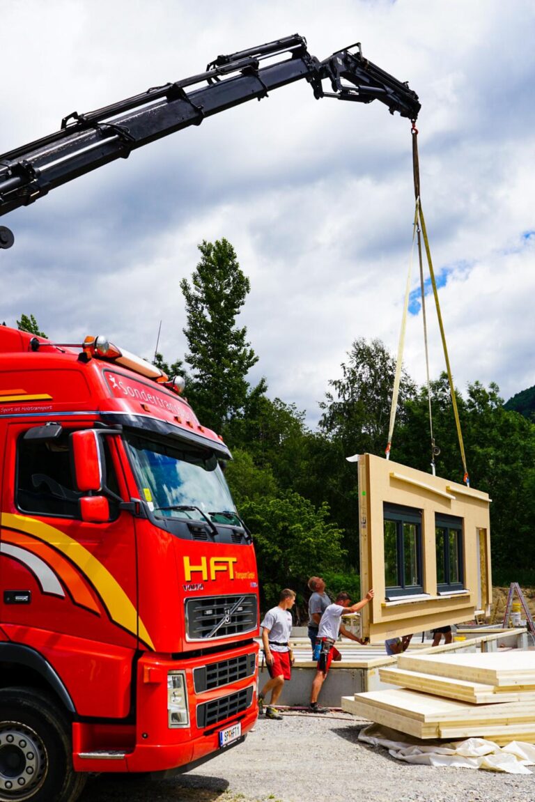 Die Baustelle und die Eröffnungsfeier unserer KFZ-Meisterwerkstatt in Döbriach.